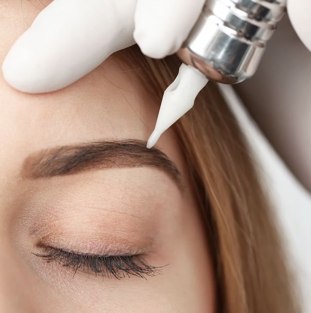 Eyebrow microblading procedure